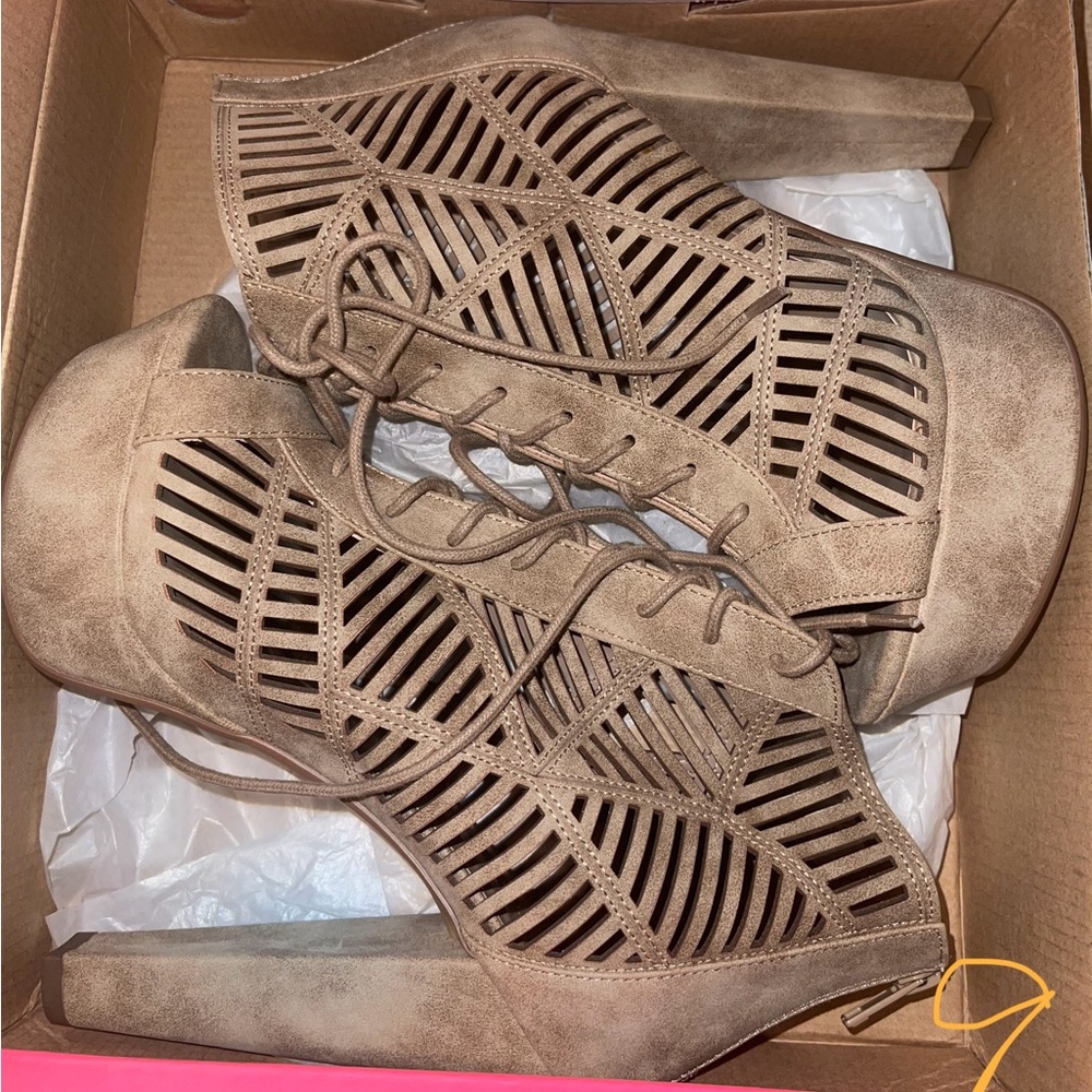Tan High heel shoes
